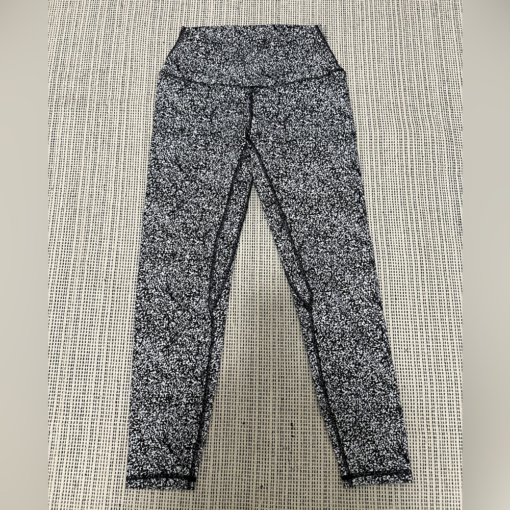 Stylish Black and White Women's 7/8 Leggings